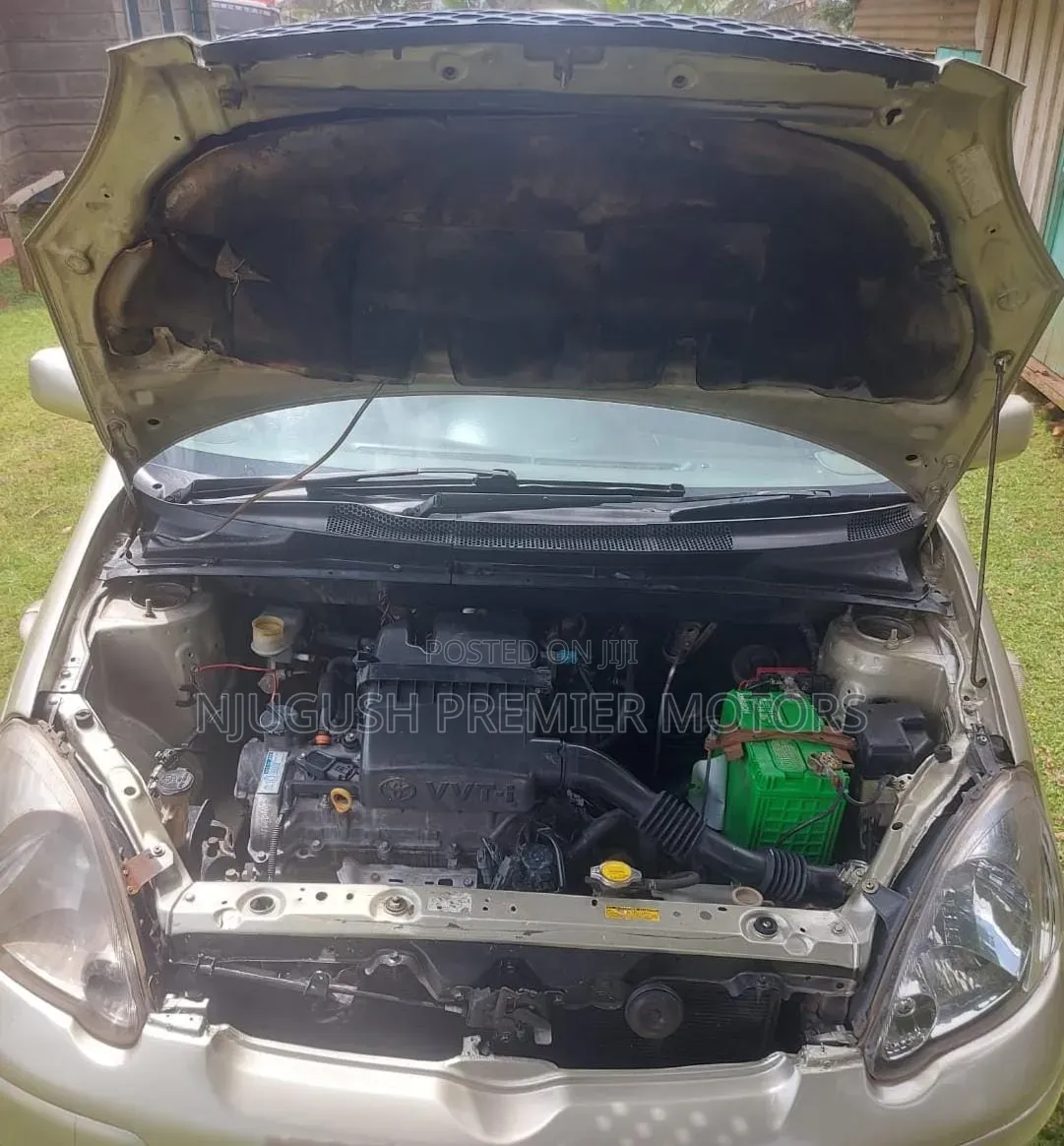 Toyota Vitz 2002 Silver
