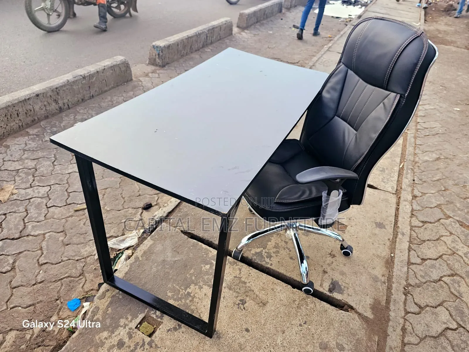 Modern Desks and Reclining Chairs