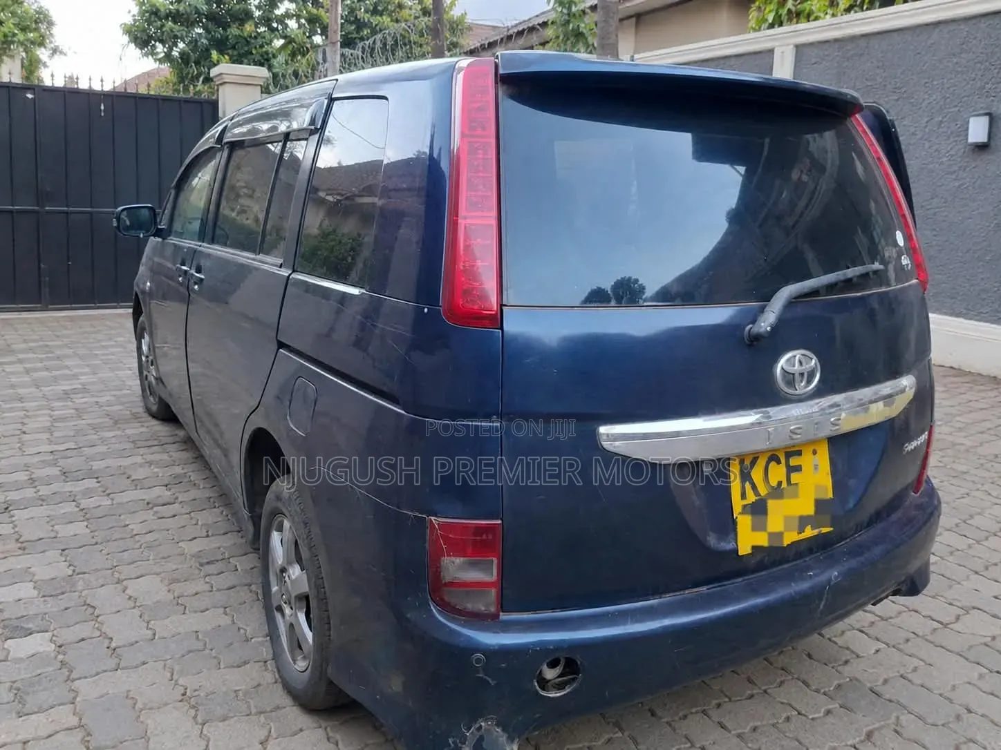 Toyota ISIS 2008 Blue