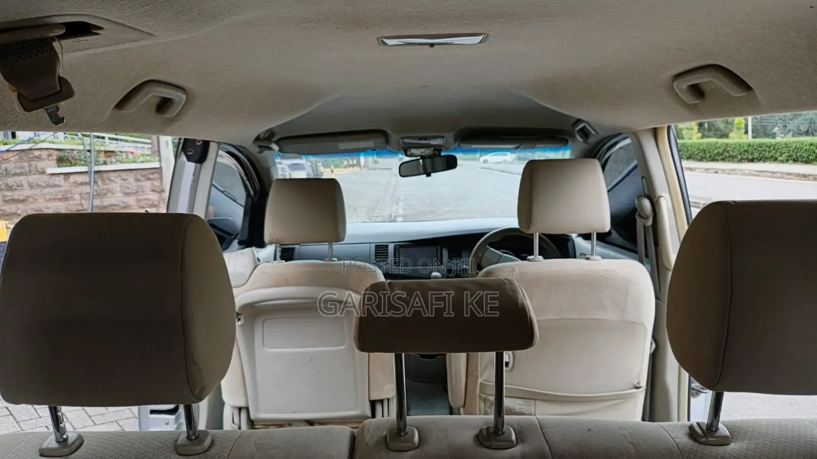 Toyota ISIS 2013 Silver