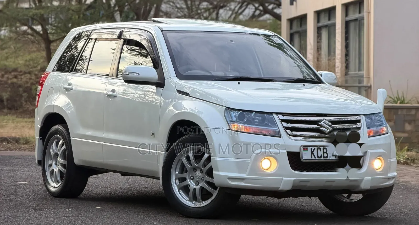 Suzuki Escudo 2010 White