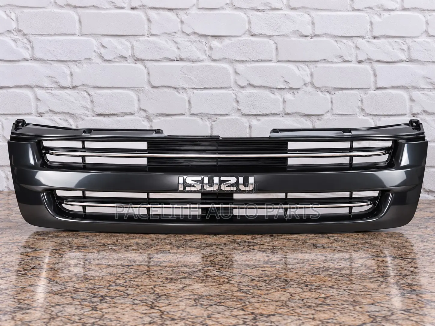 Grille Isuzu DMax 2003/2004/2005/2006 W / Chrome Mouldingg
