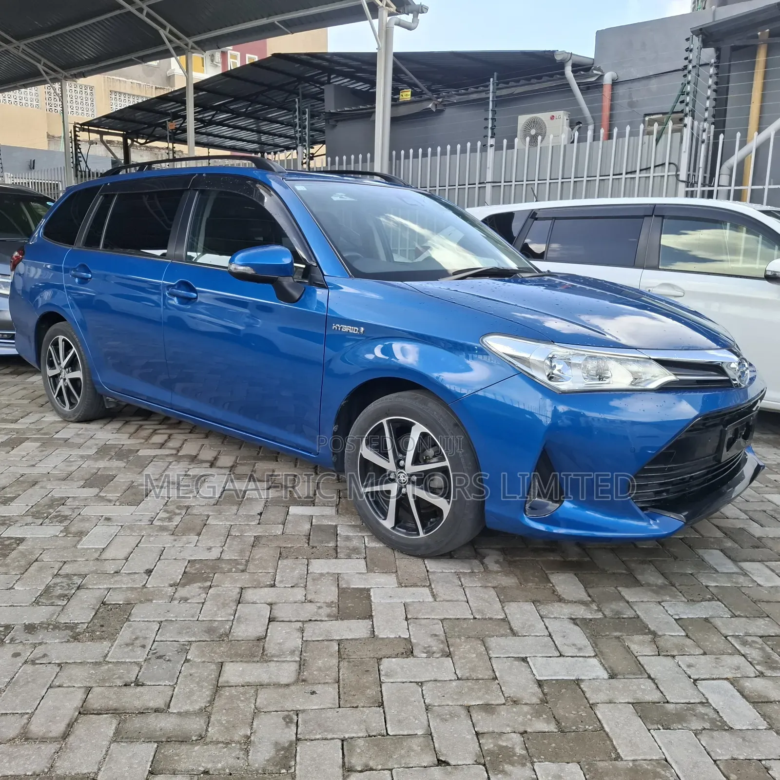 Toyota Corolla Fielder 1.5 Hybrid FWD 2019 Blue