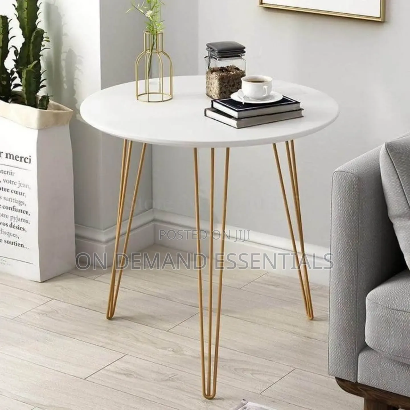 Luxurious Round Side Table
