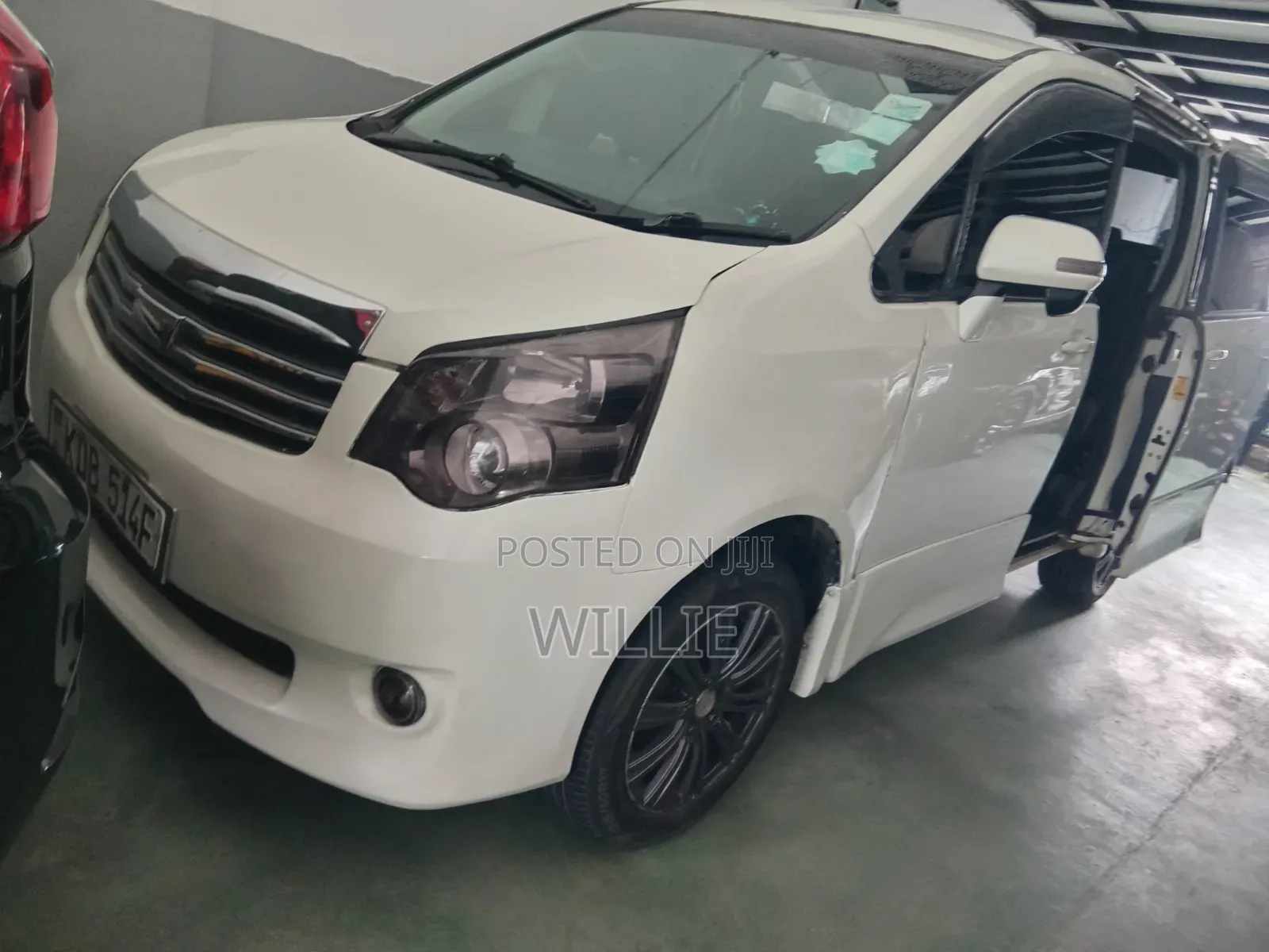 Toyota Noah 2014 White