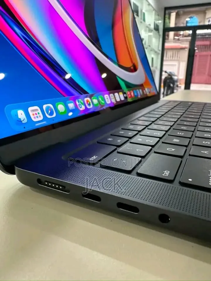 Laptop Apple MacBook Pro 2023 M3 Max 36GB Apple M3 Max SSD 1T