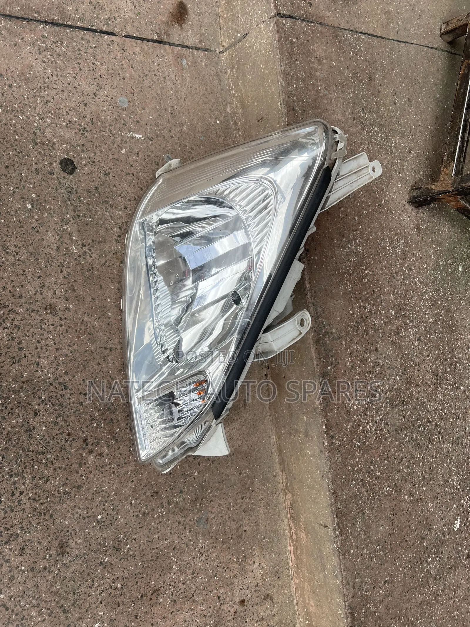 Toyota Premio 240 Headlight (2005)