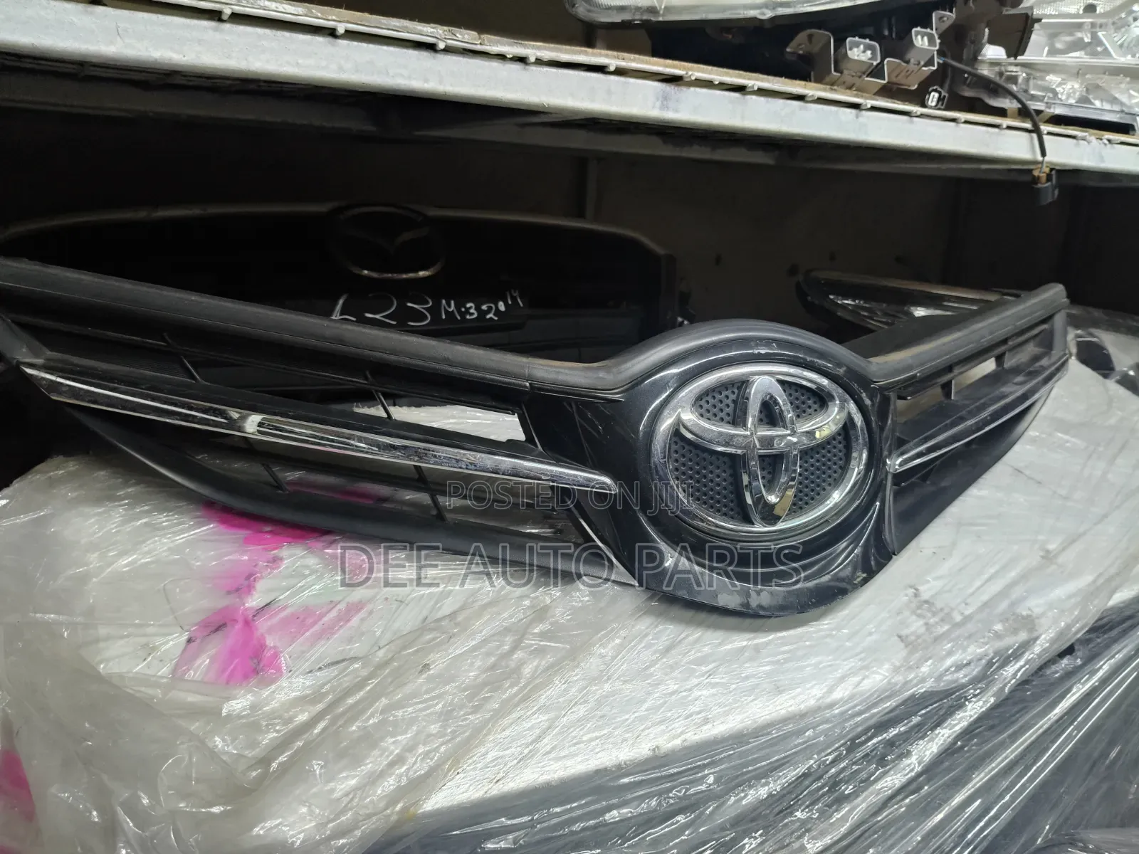 Auris 2012 Grill