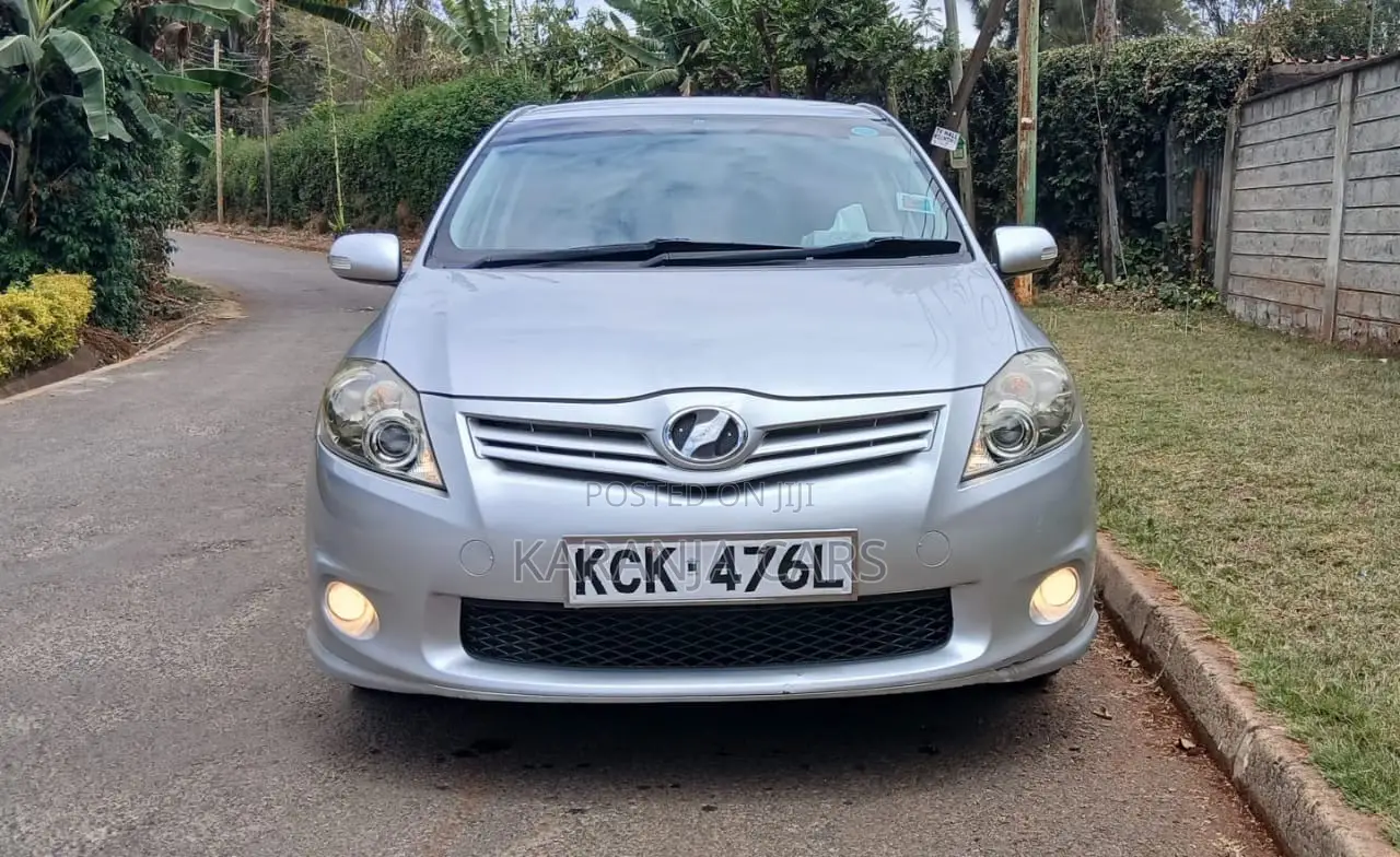 Toyota Auris 2010 Silver