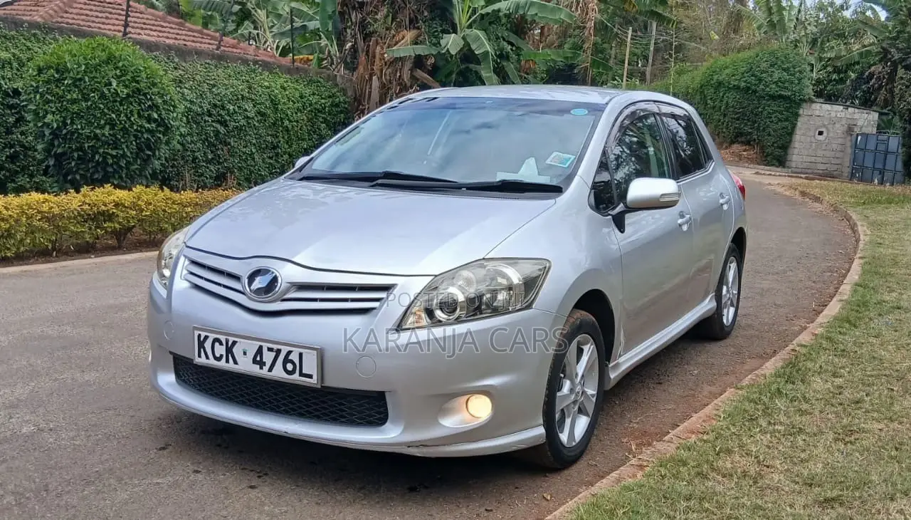 Toyota Auris 2010 Silver