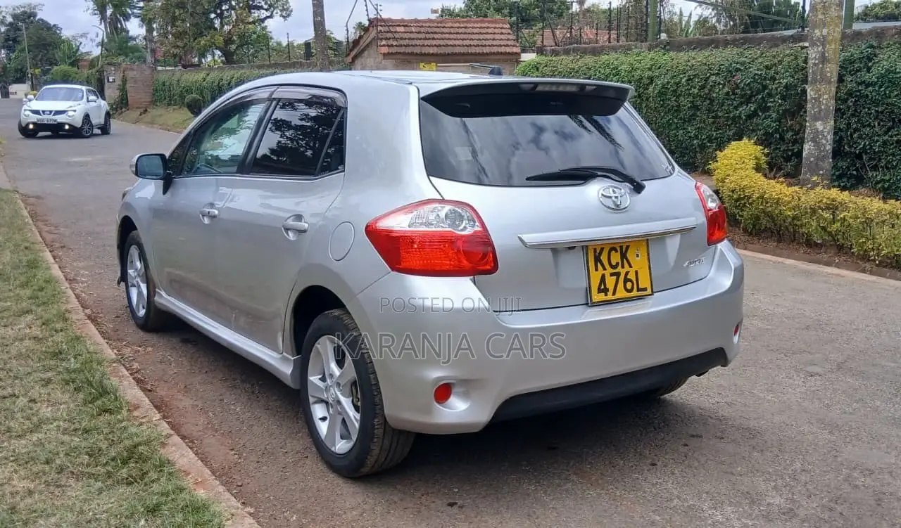 Toyota Auris 2010 Silver