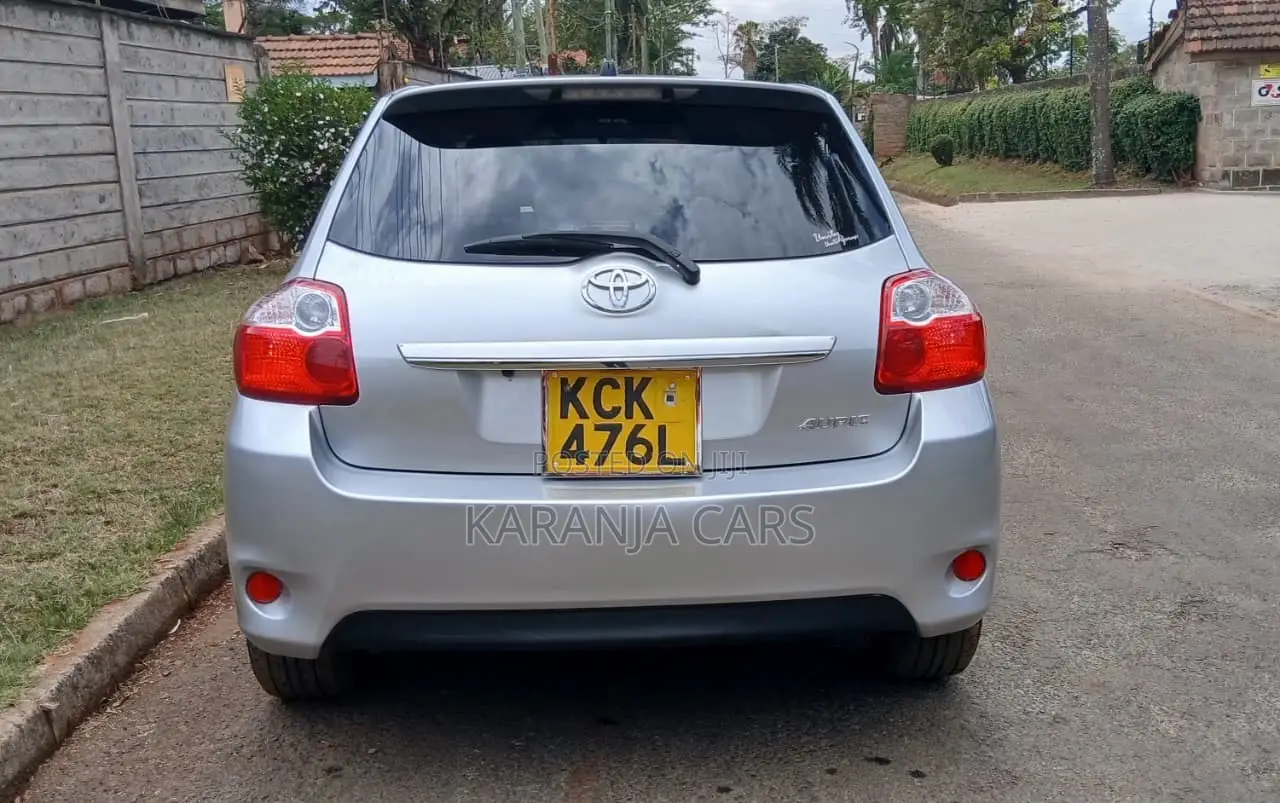 Toyota Auris 2010 Silver