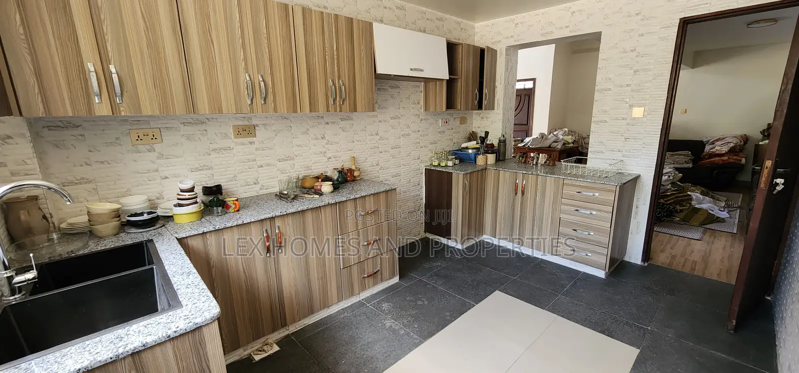 3bdrm Maisonette in Kandisi for sale