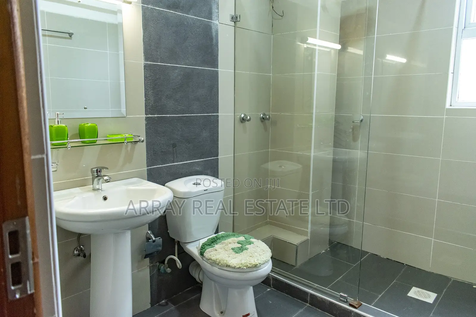 3bdrm Apartment in Malibu Court, Royal Park Estate for sale