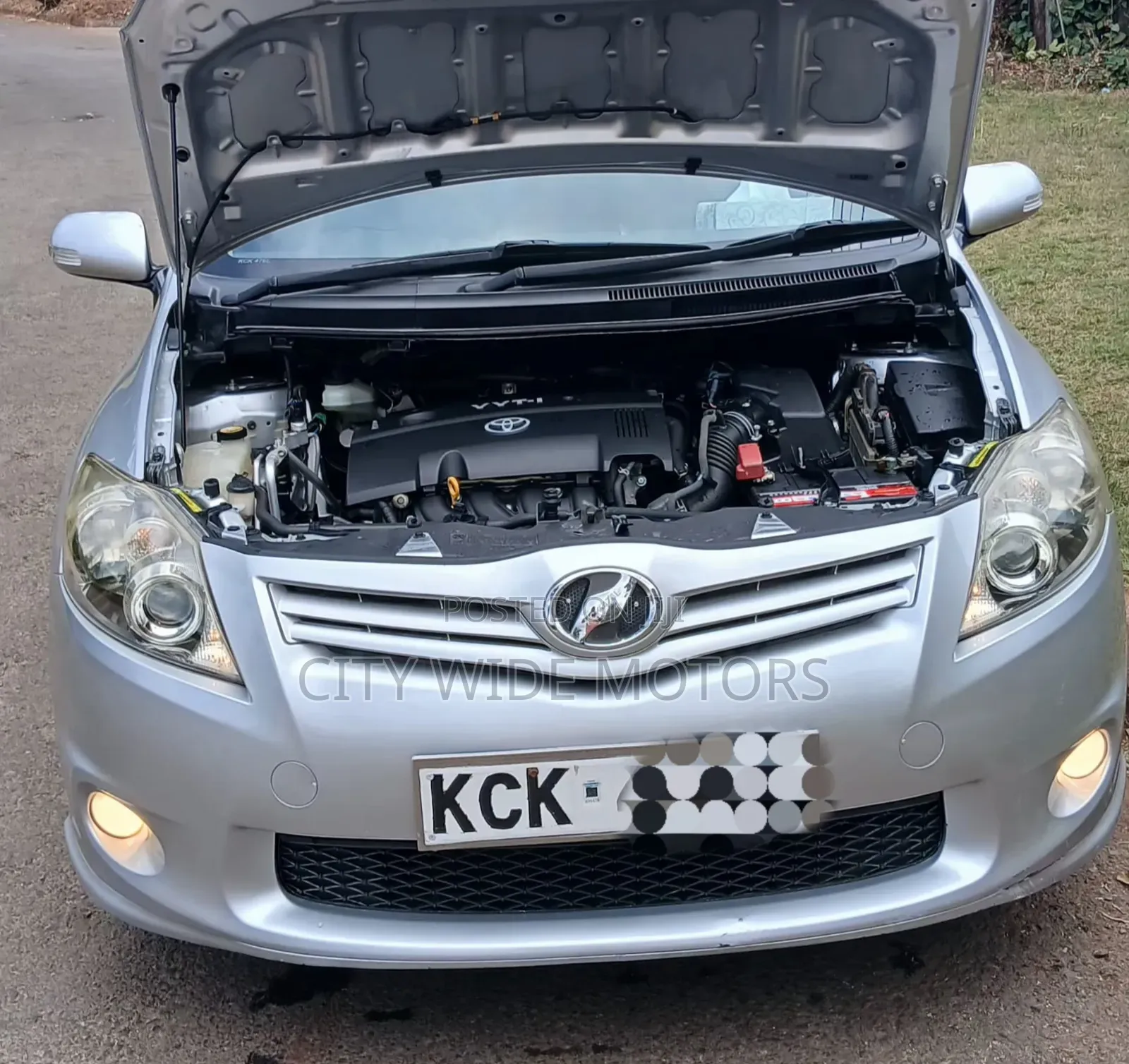 Toyota Auris 2010 Silver