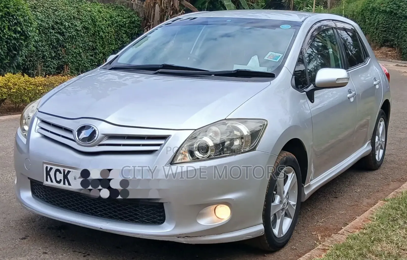 Toyota Auris 2010 Silver