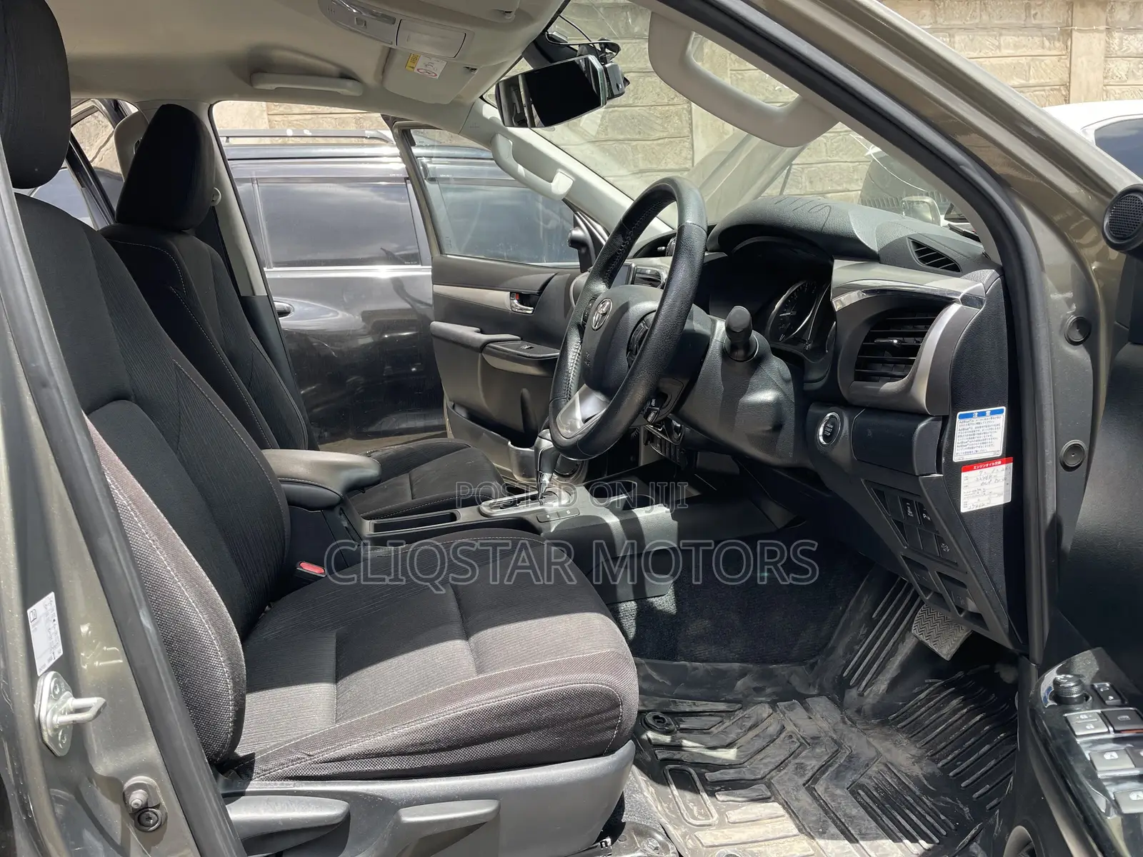 Toyota Hilux 2023 Green