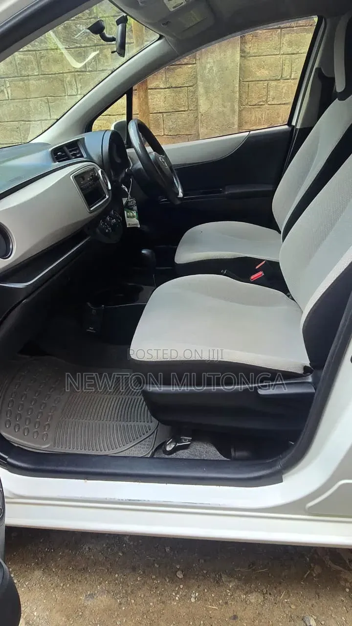 Toyota Vitz 1.0 FWD 5dr 2017 Silver
