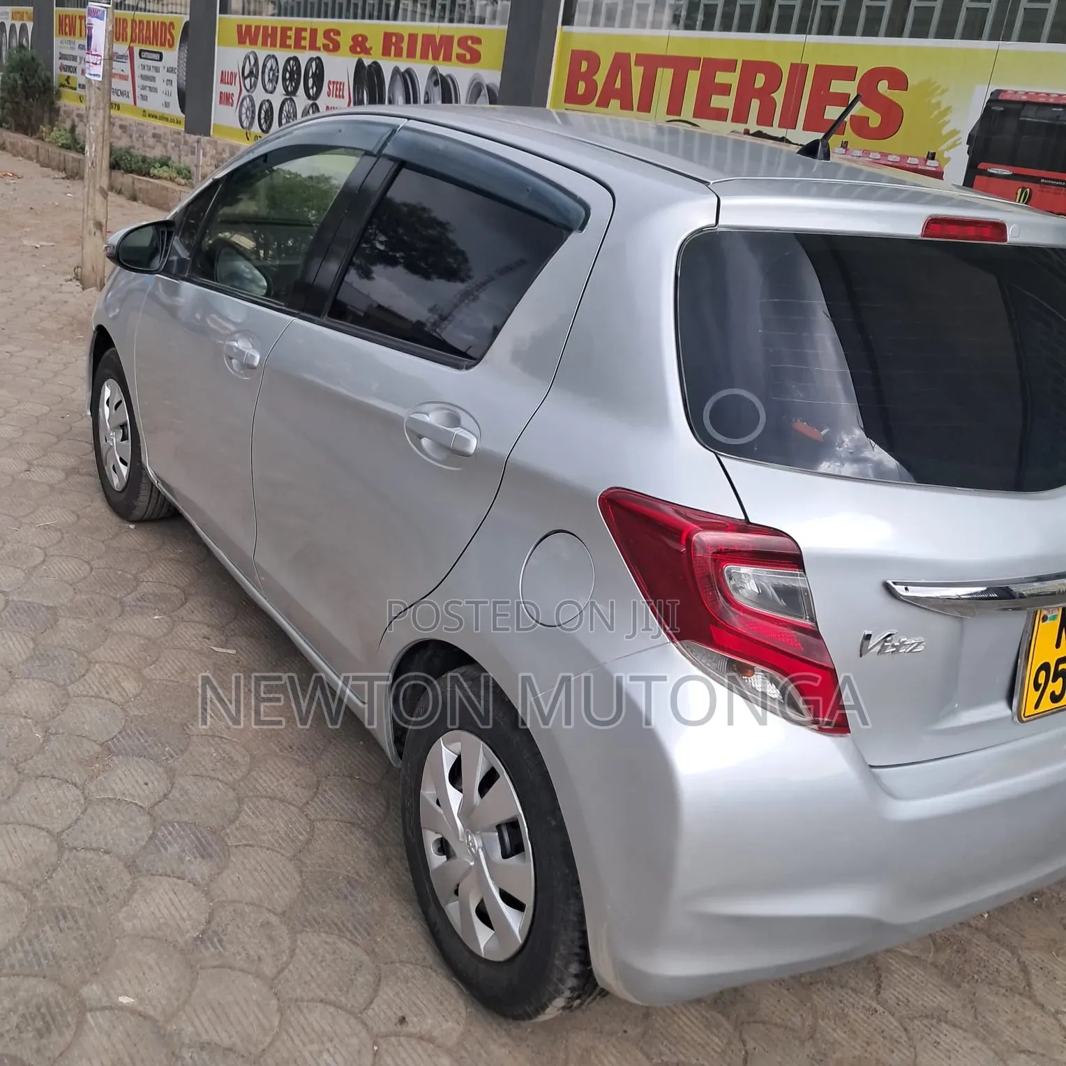 Toyota Vitz 1.0 FWD 5dr 2017 Silver