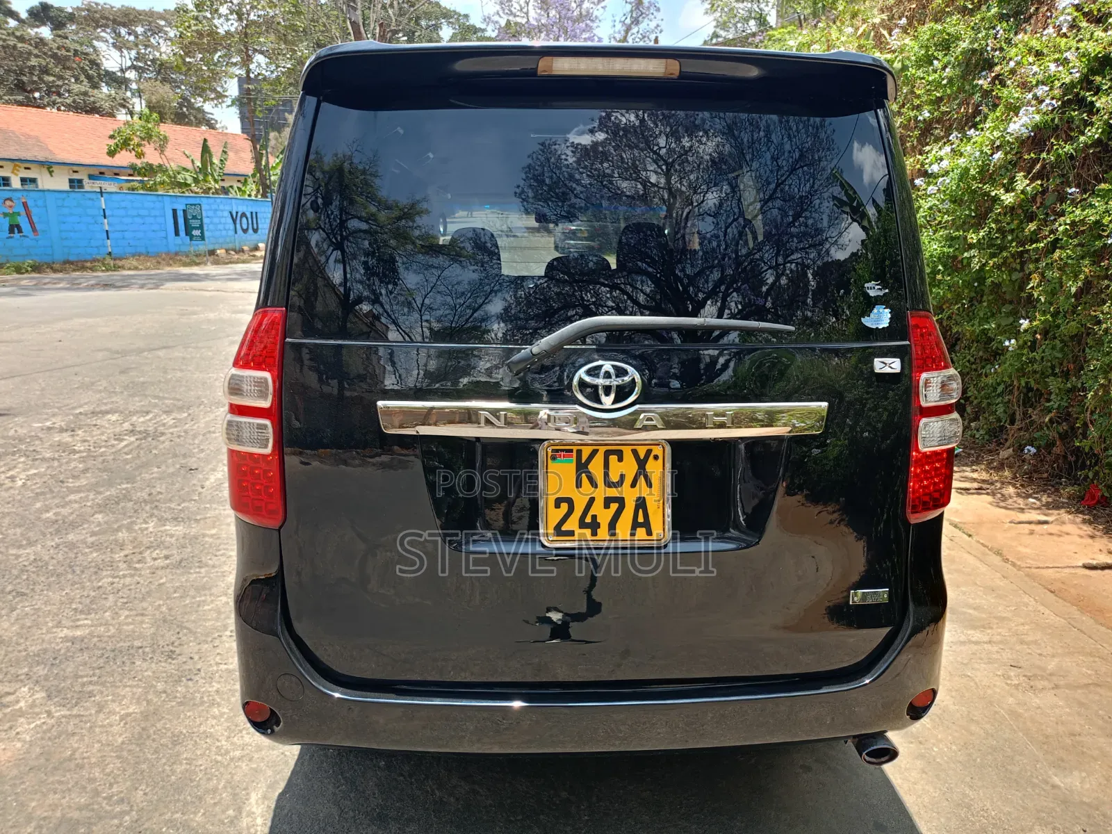 Toyota Noah 2.0 158hp AWD (8 Seater) 2013 Matt Black