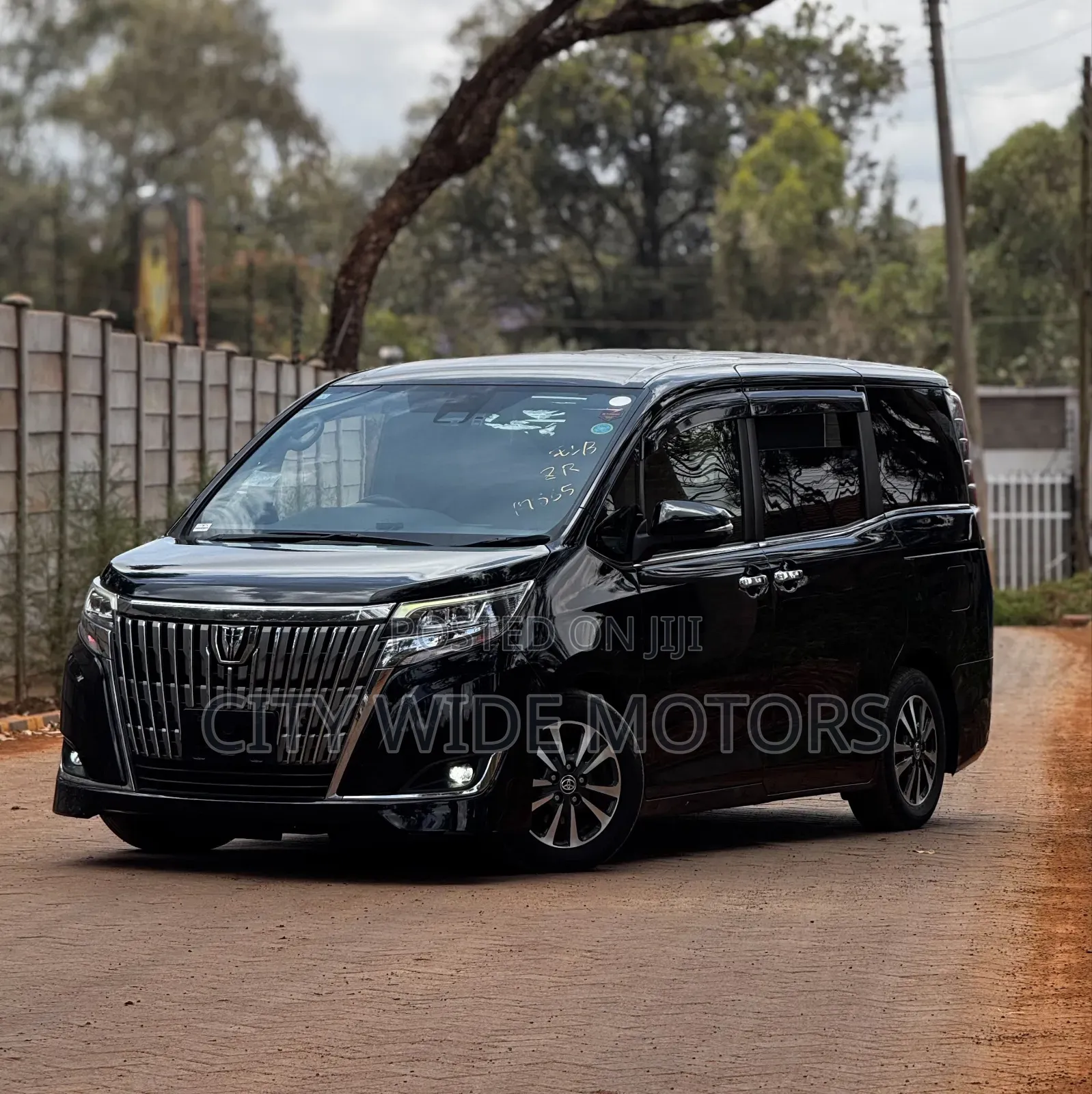 Toyota Esquire 2.0 AWD (8 seater) 2019 Black