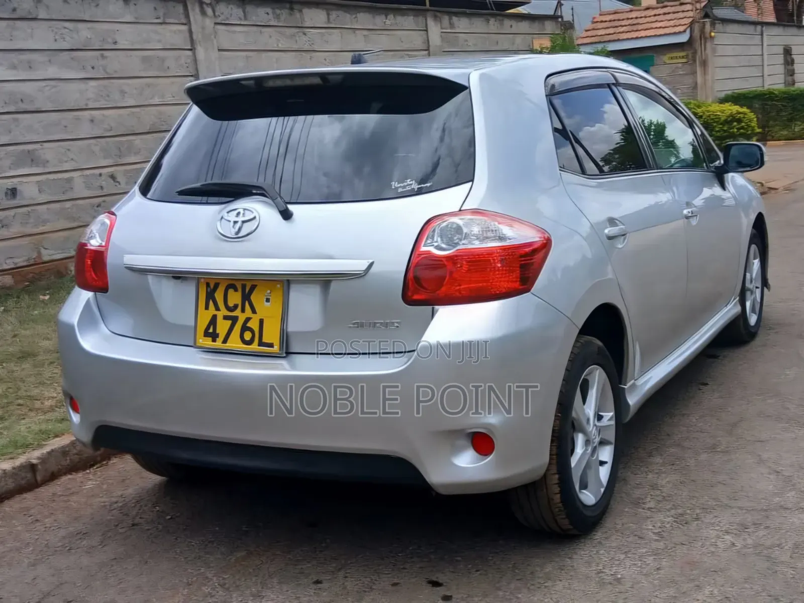 Toyota Auris 2010 Gold