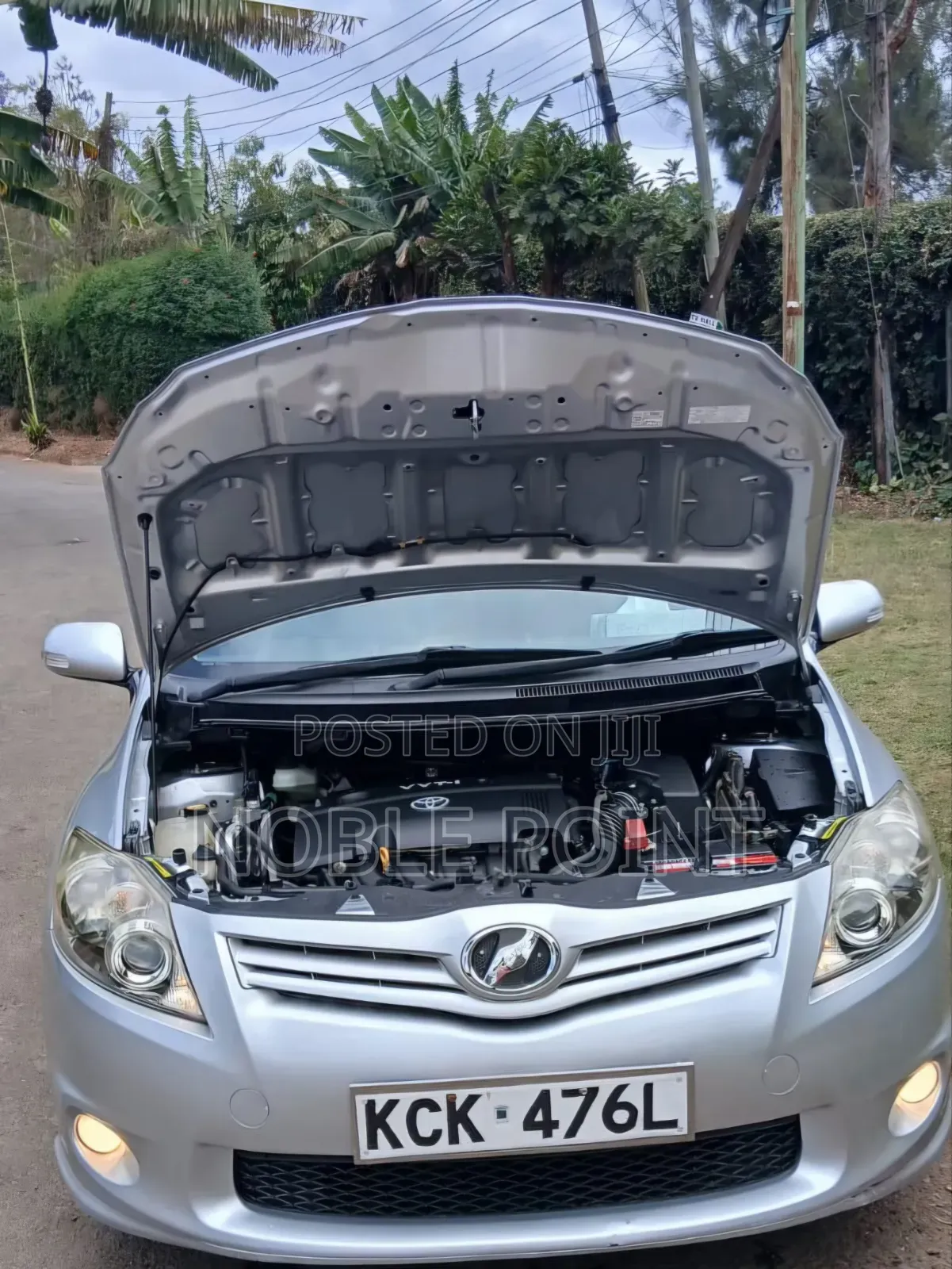 Toyota Auris 2010 Gold