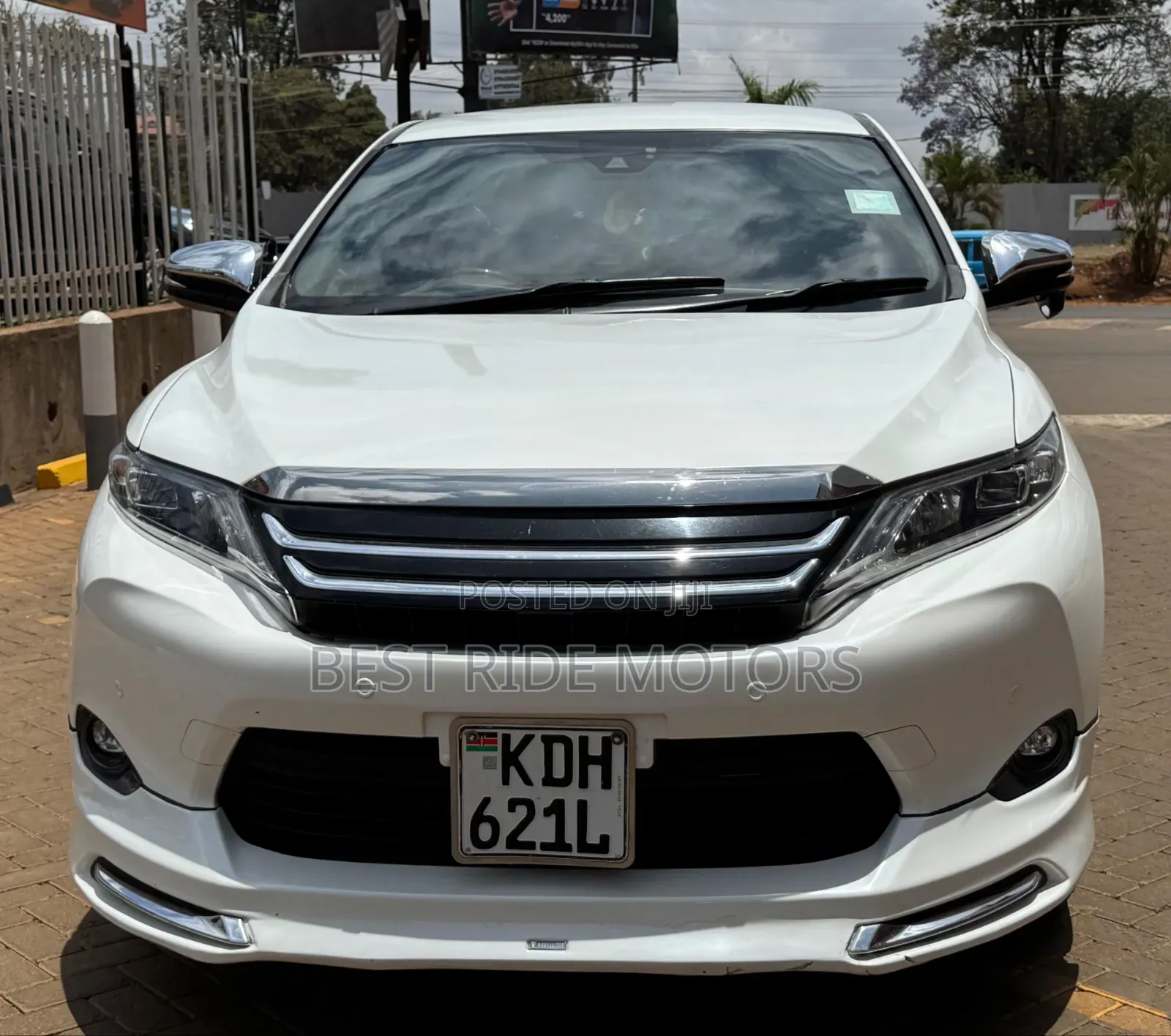 Toyota Harrier 2.0 2015 Off white
