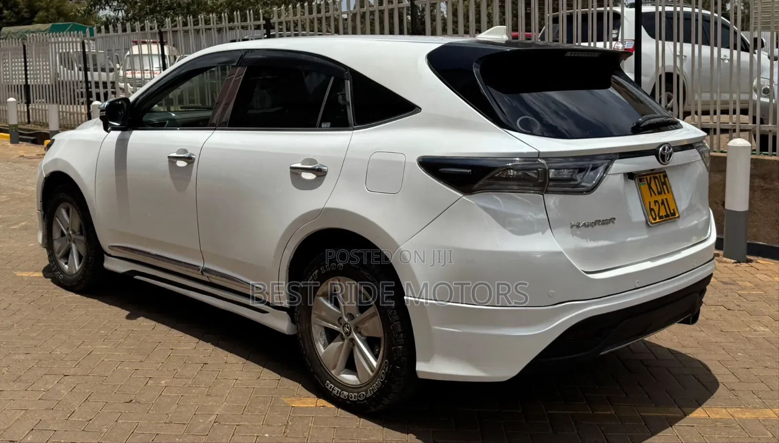 Toyota Harrier 2.0 2015 Off white