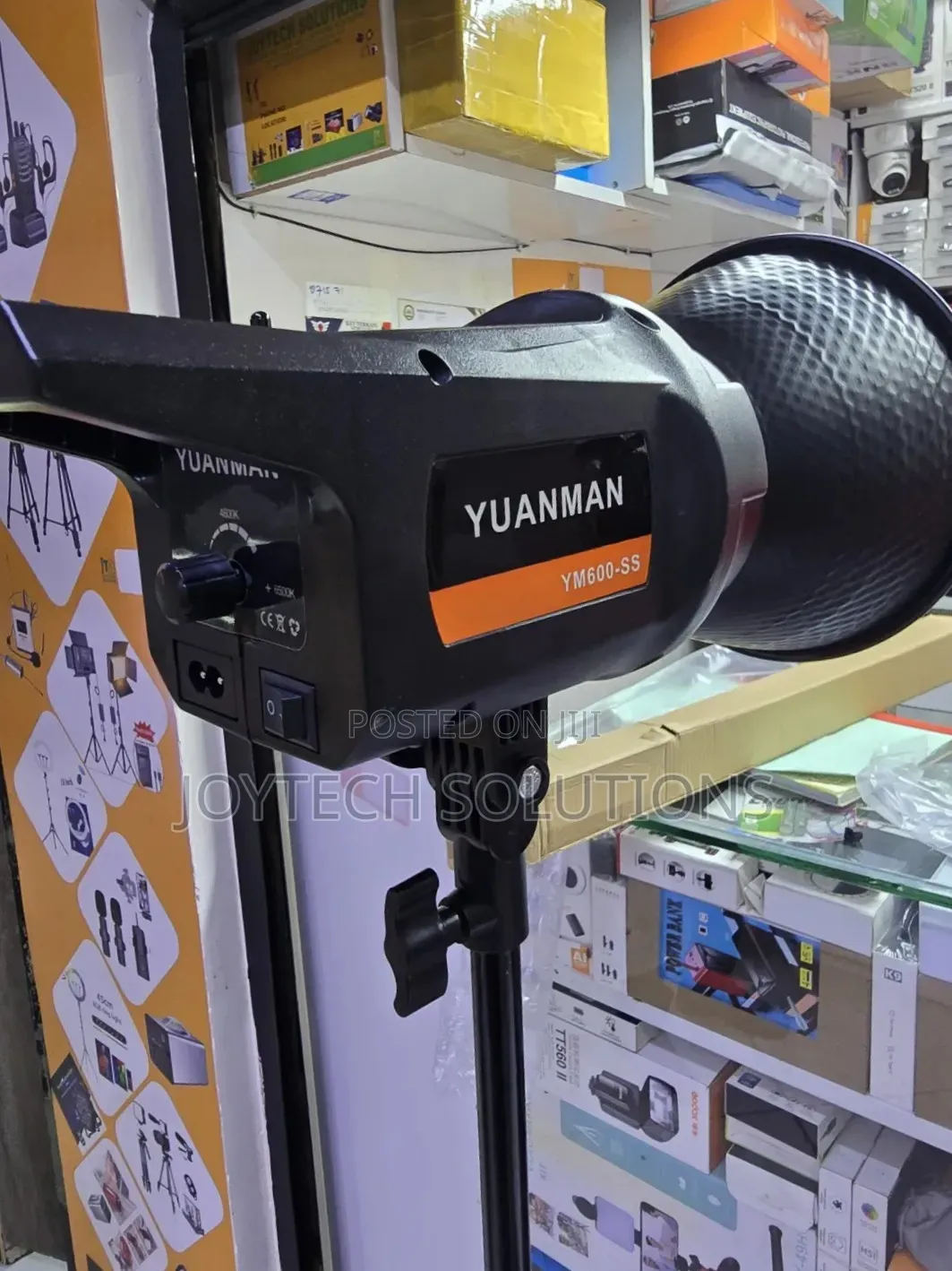 Adjustable LED Photography Continuous Light 3200K to 6500K Pro LM 600
