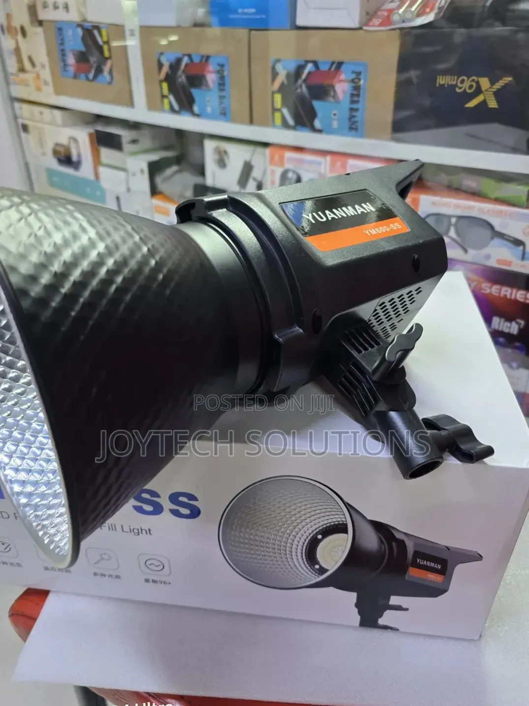 Adjustable LED Photography Continuous Light 3200K to 6500K Pro LM 600
