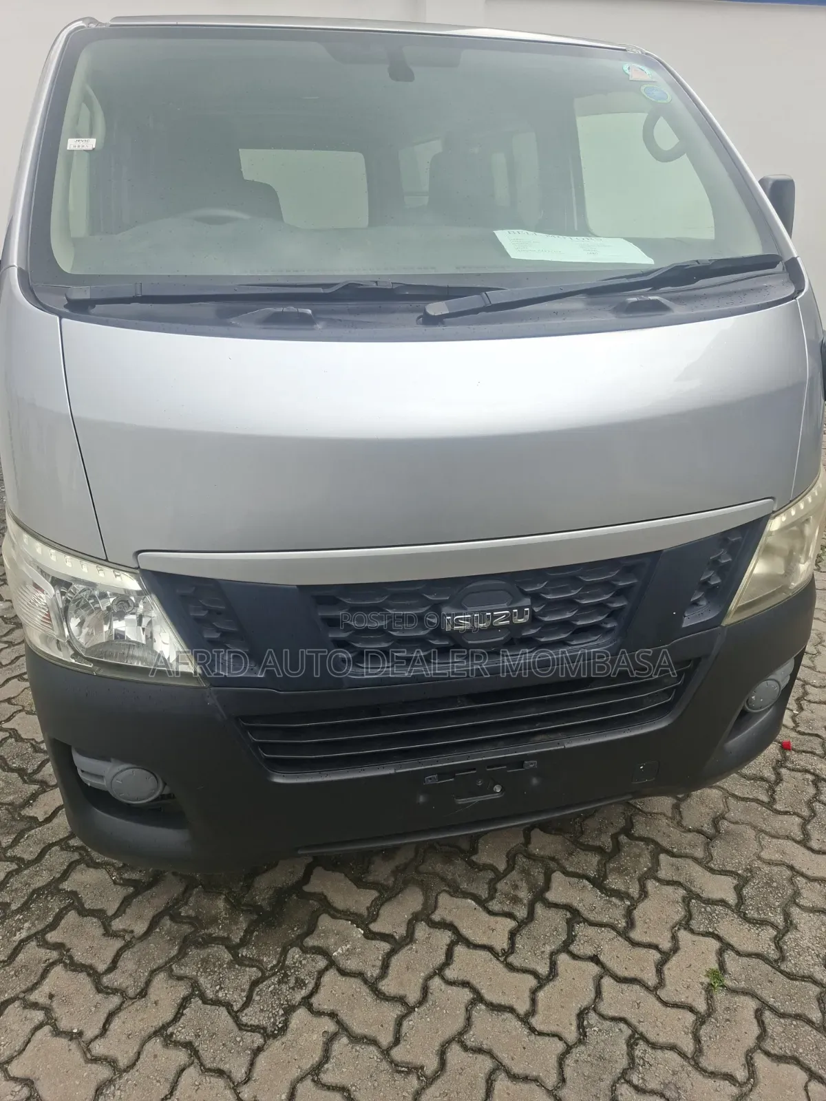 Isuzu Como 2018 Silver