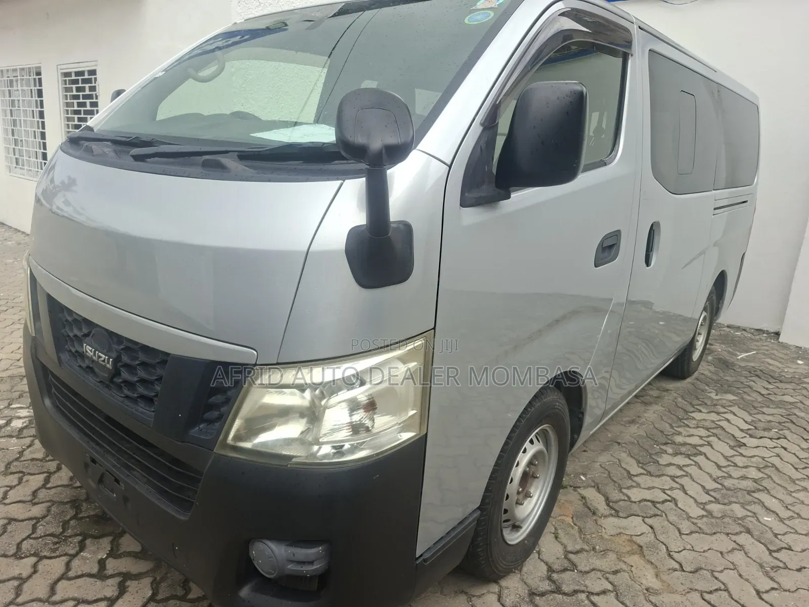 Isuzu Como 2018 Silver