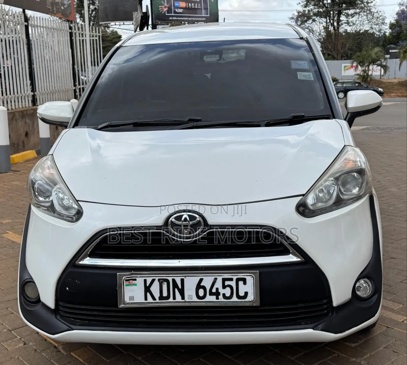 Toyota Sienta 1.5 FWD (6-seater) 2016 White