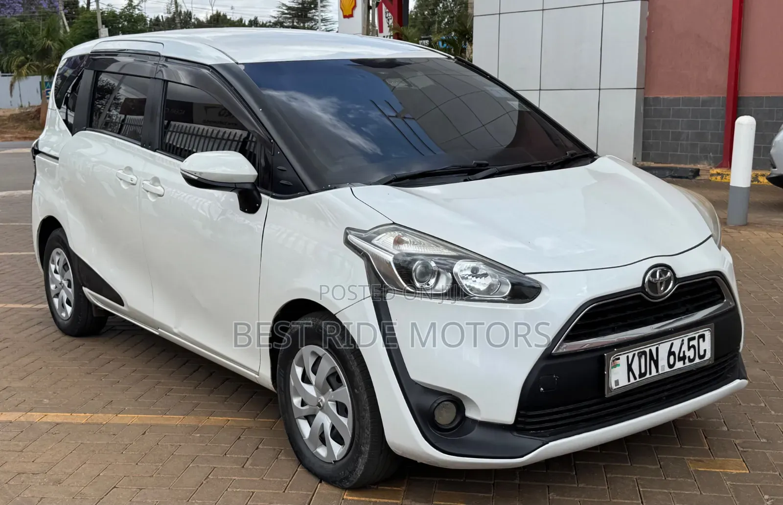 Toyota Sienta 1.5 FWD (6-seater) 2016 White