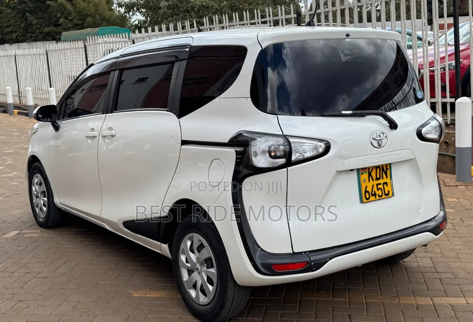 Toyota Sienta 1.5 FWD (6-seater) 2016 White