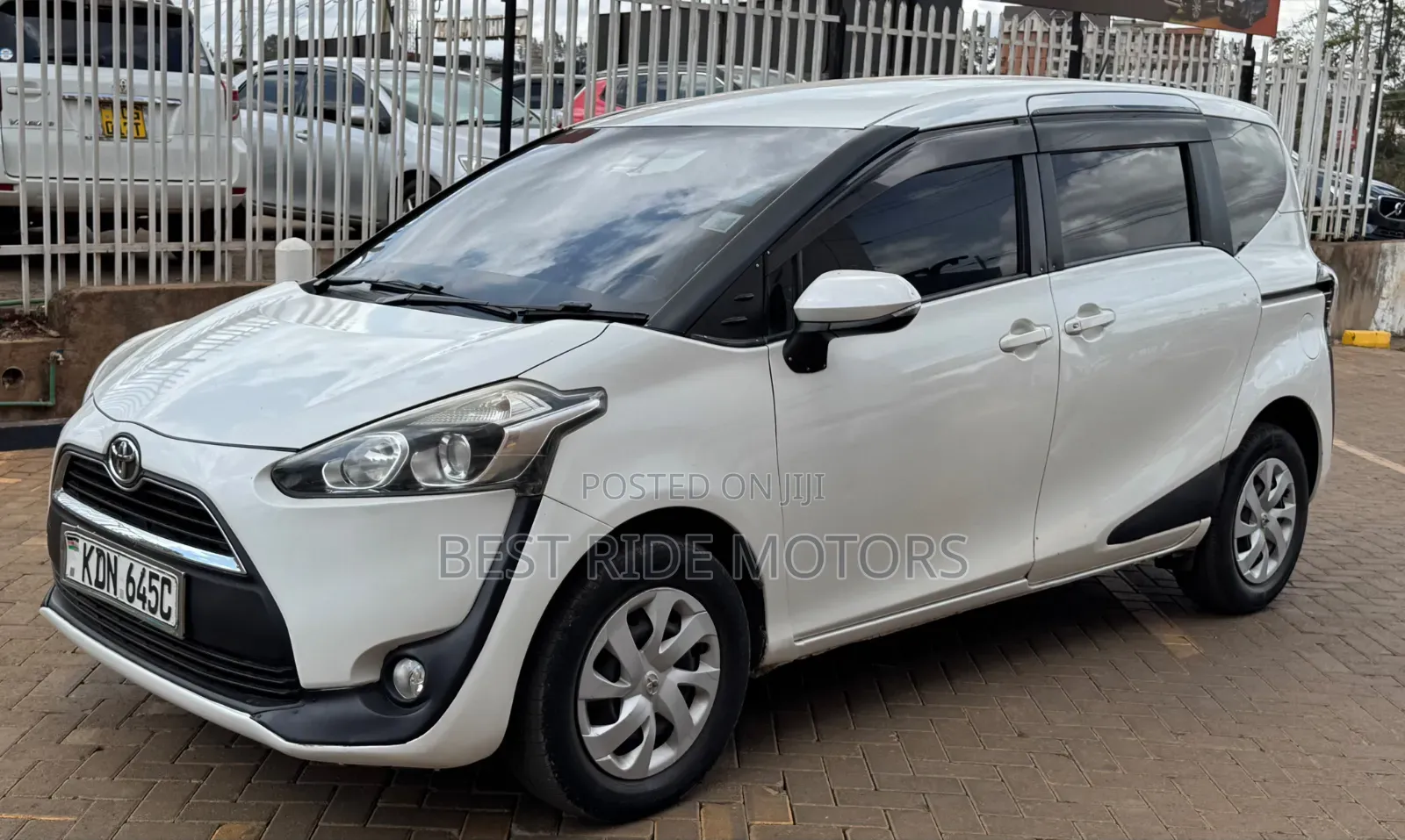 Toyota Sienta 1.5 FWD (6-seater) 2016 White