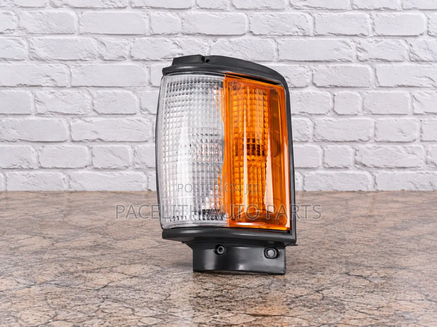 Corner Lamp / Light Toyota Hilux Yn55 65 1984/1987 Pickup Black