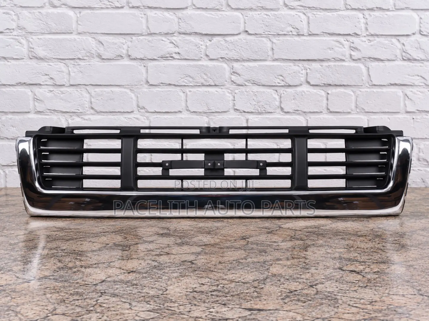 Front Centre Grille Toyota Hilux Ln106 Ln130 1989/1991 Chrome Black