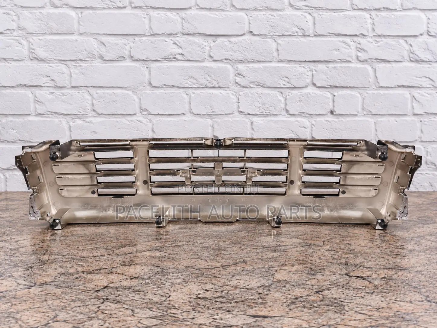 Front Centre Grille Toyota Hilux Ln106 Ln130 1989/1991 Chrome Black