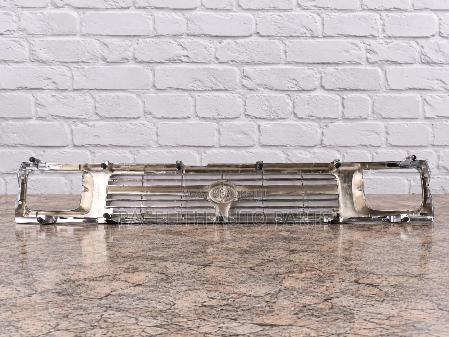 Grille Toyota Hilux Yn85 T-Type 89