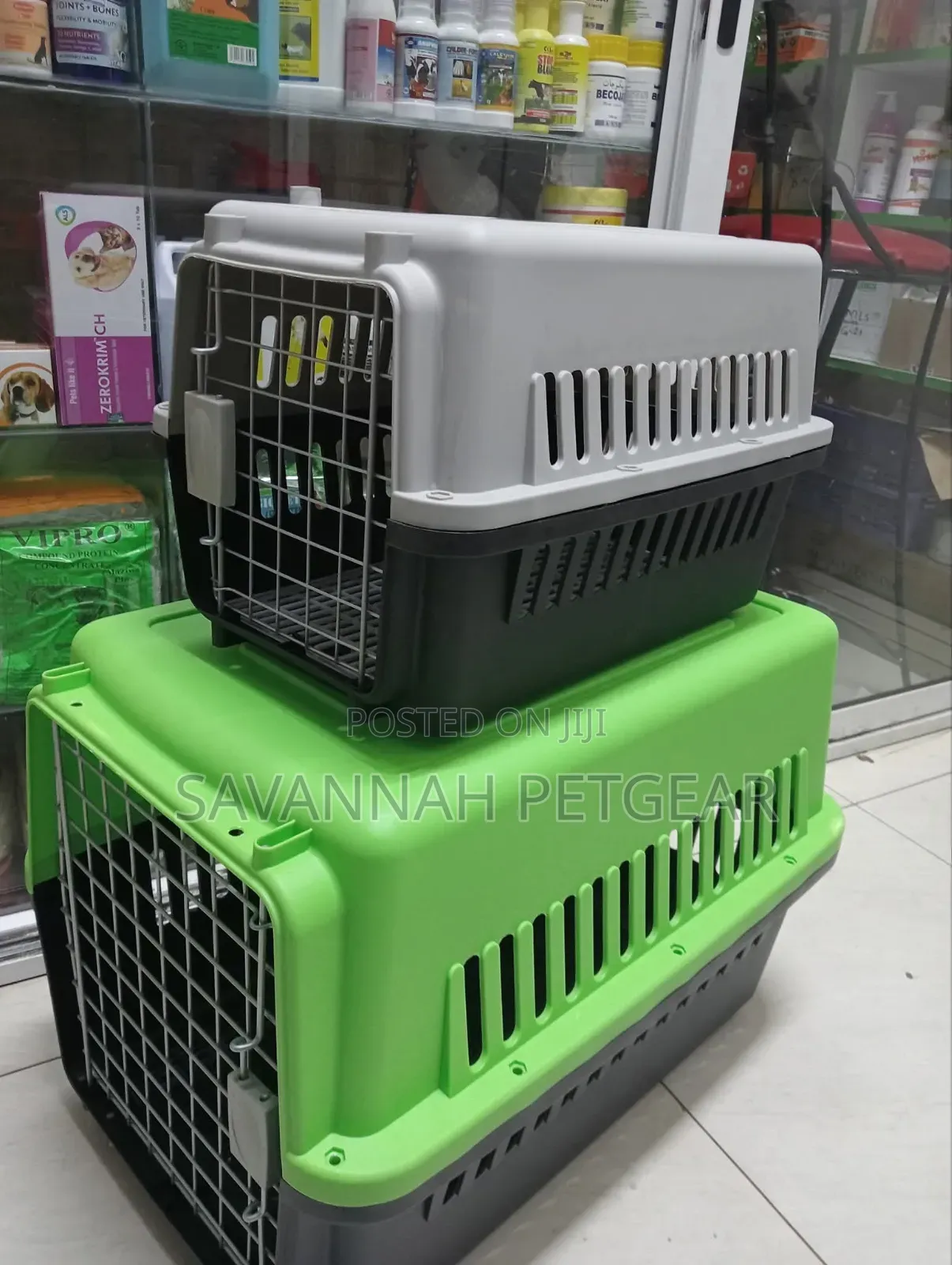 Portable Plastic Crate for Dogs and Cats Is Ideal for Travel, Training