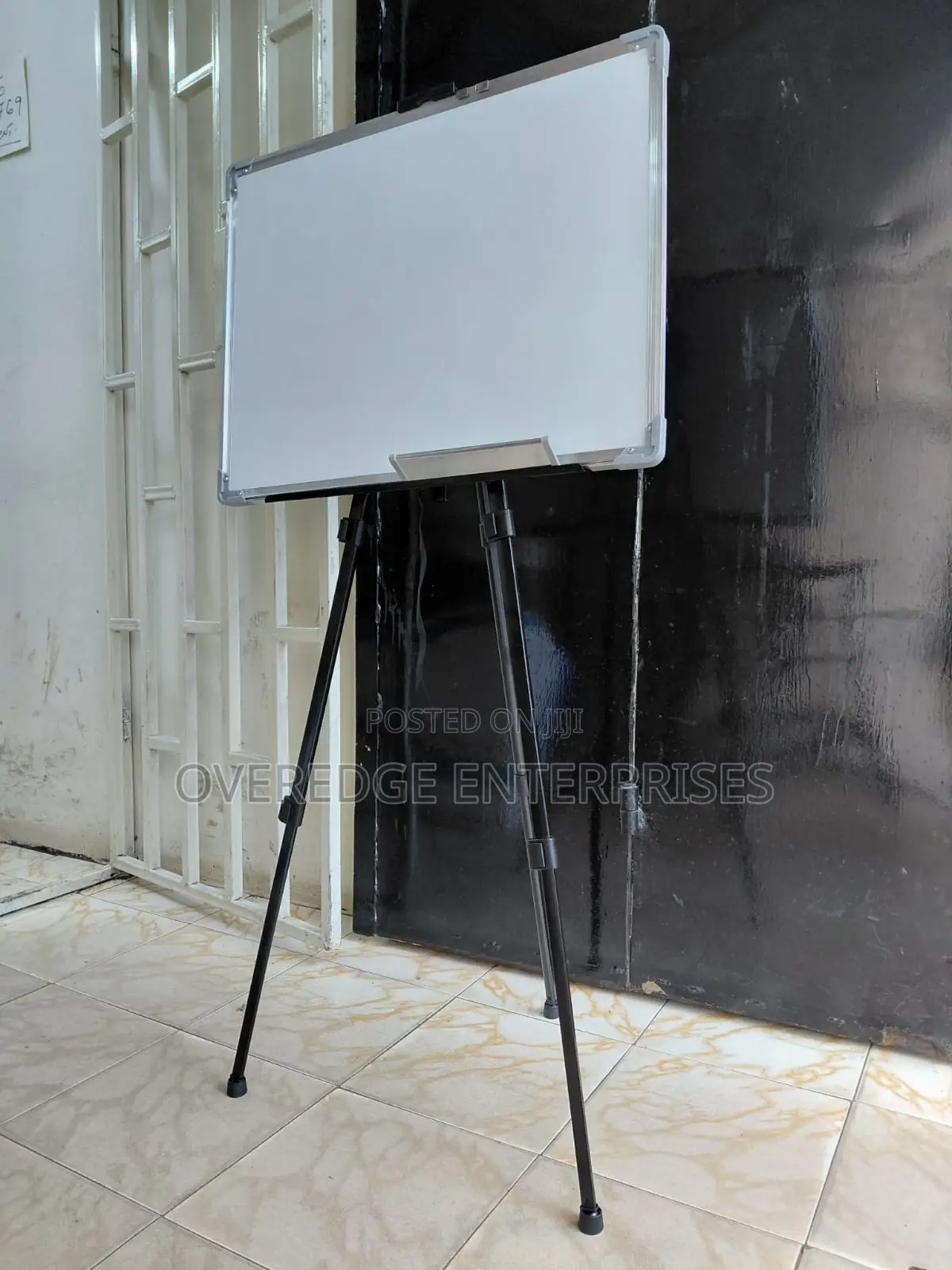 Whiteboard With Display Stand 3ftx2ft