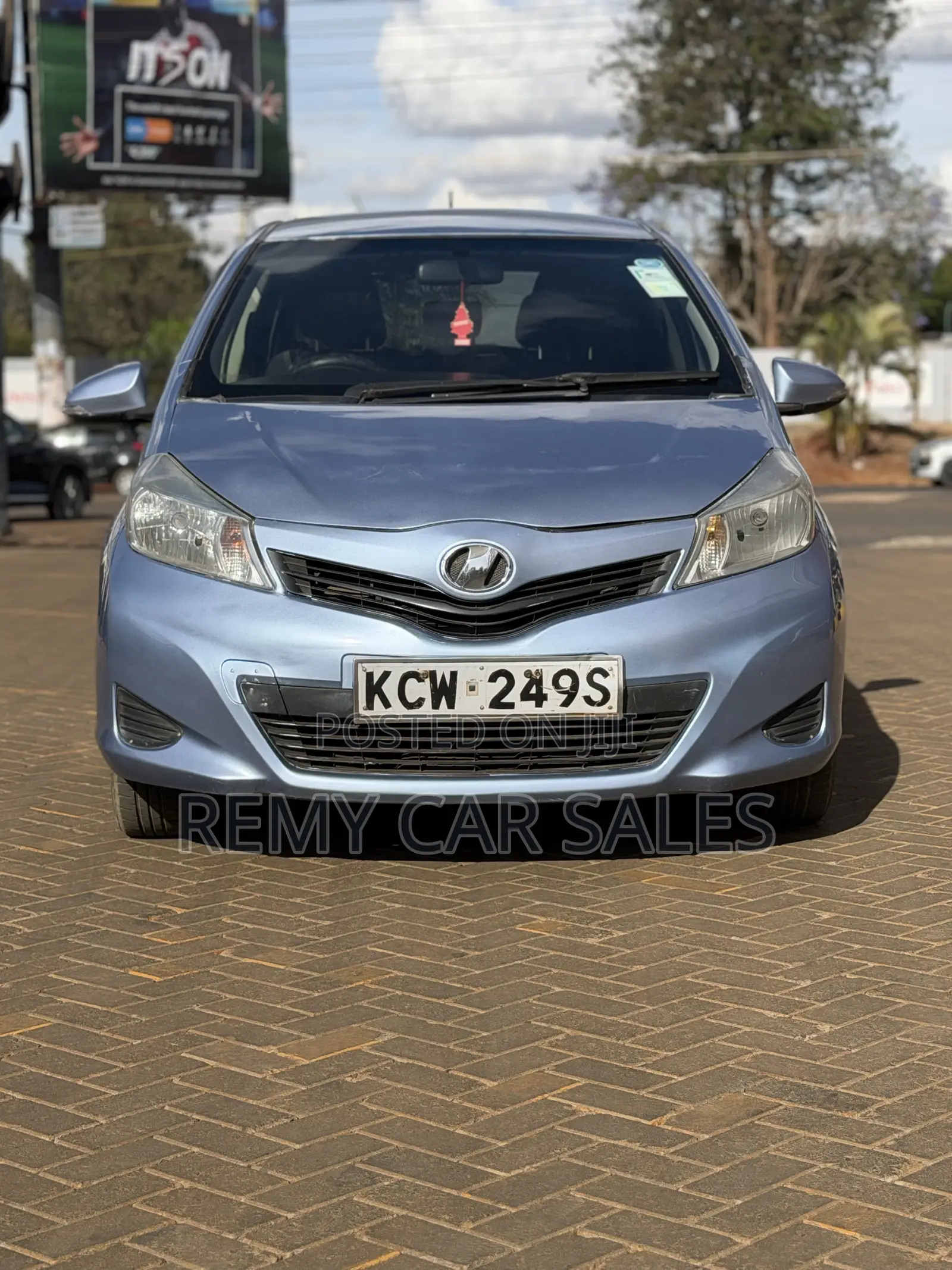 Toyota Vitz 2013 Blue