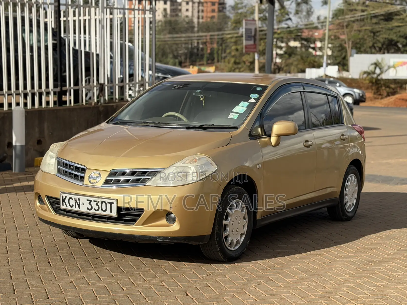 Nissan Tiida 2010 Gold
