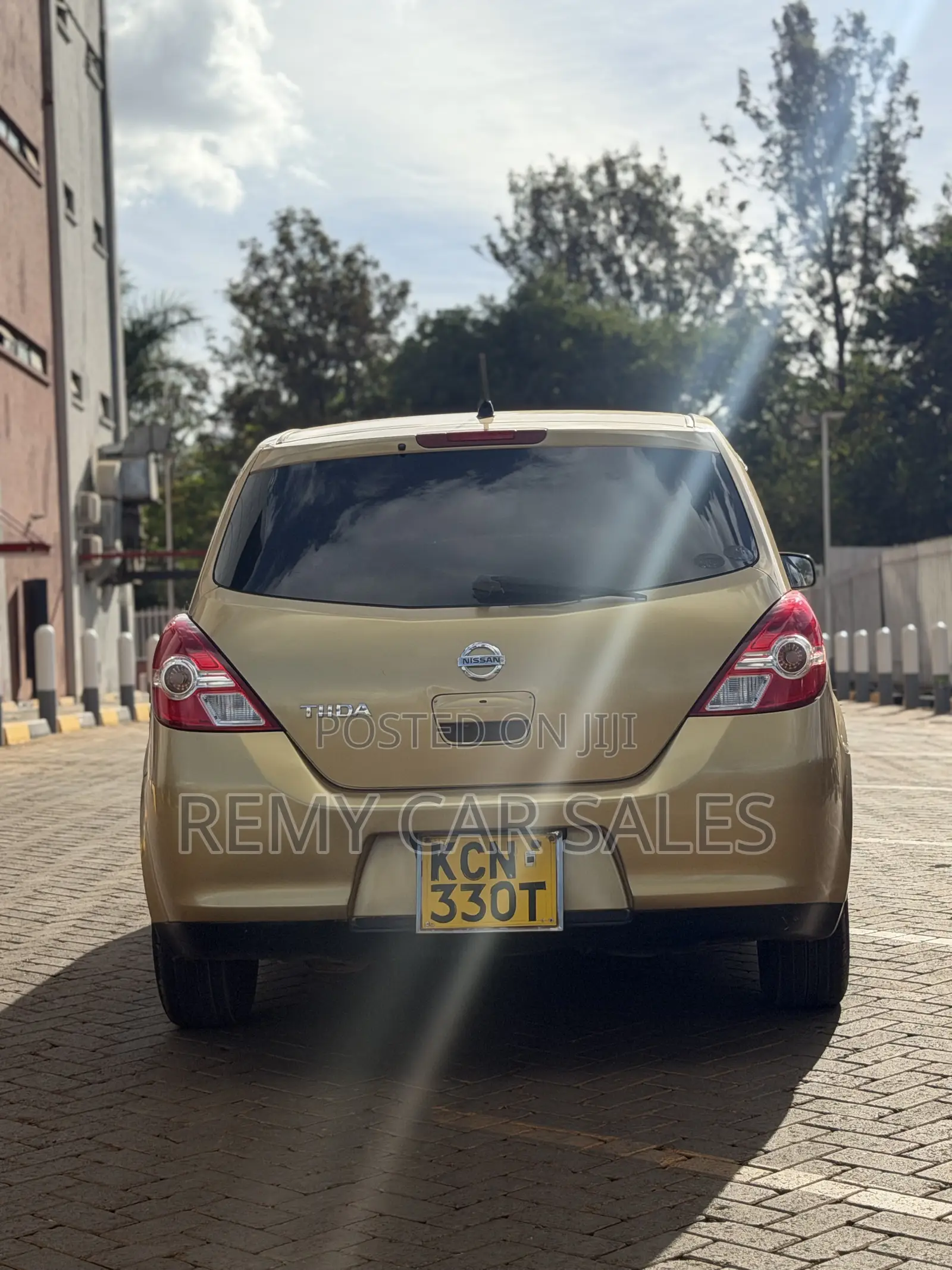Nissan Tiida 2010 Gold