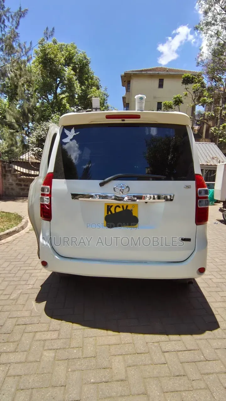 Toyota Noah 2012 Pearl