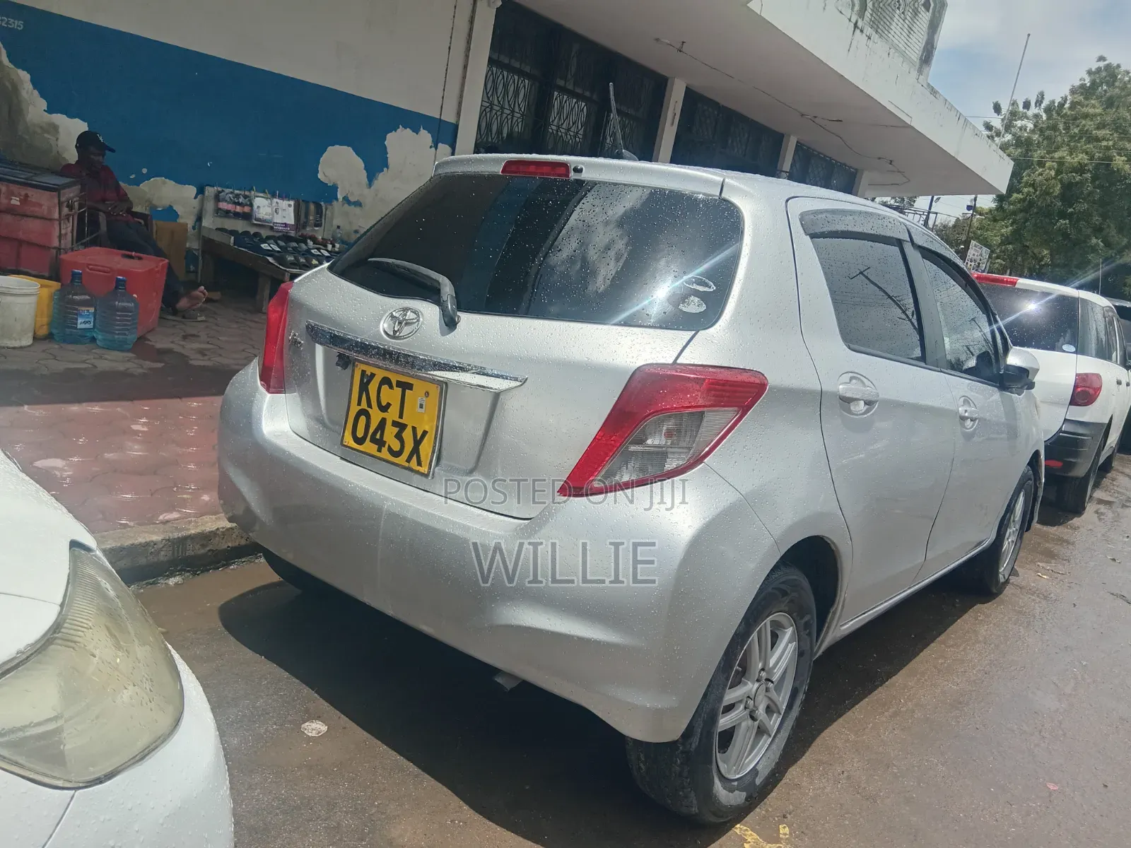 Toyota Vitz 2011 Silver