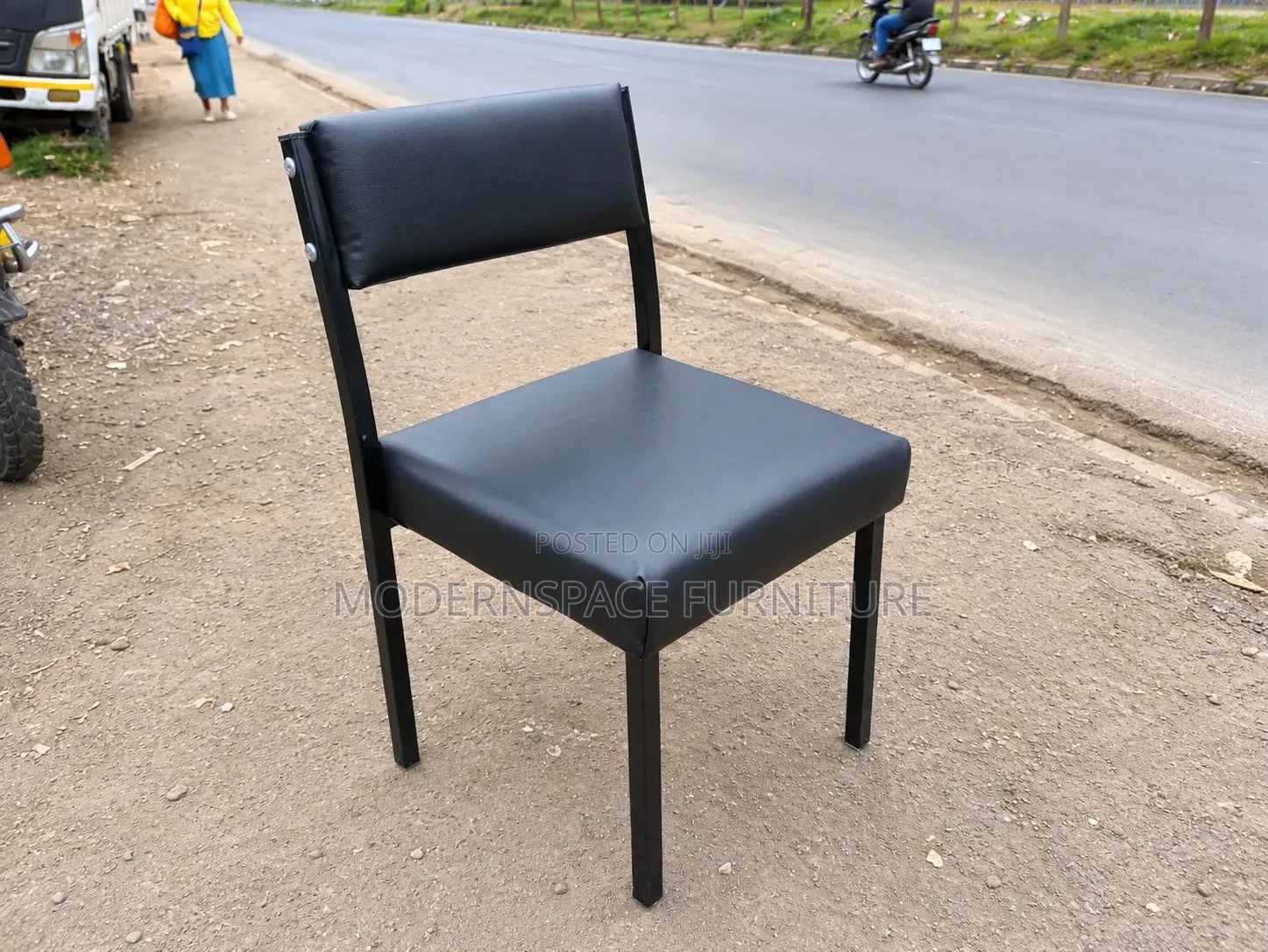 Black Padded Office Chair With Strong Metal Stands