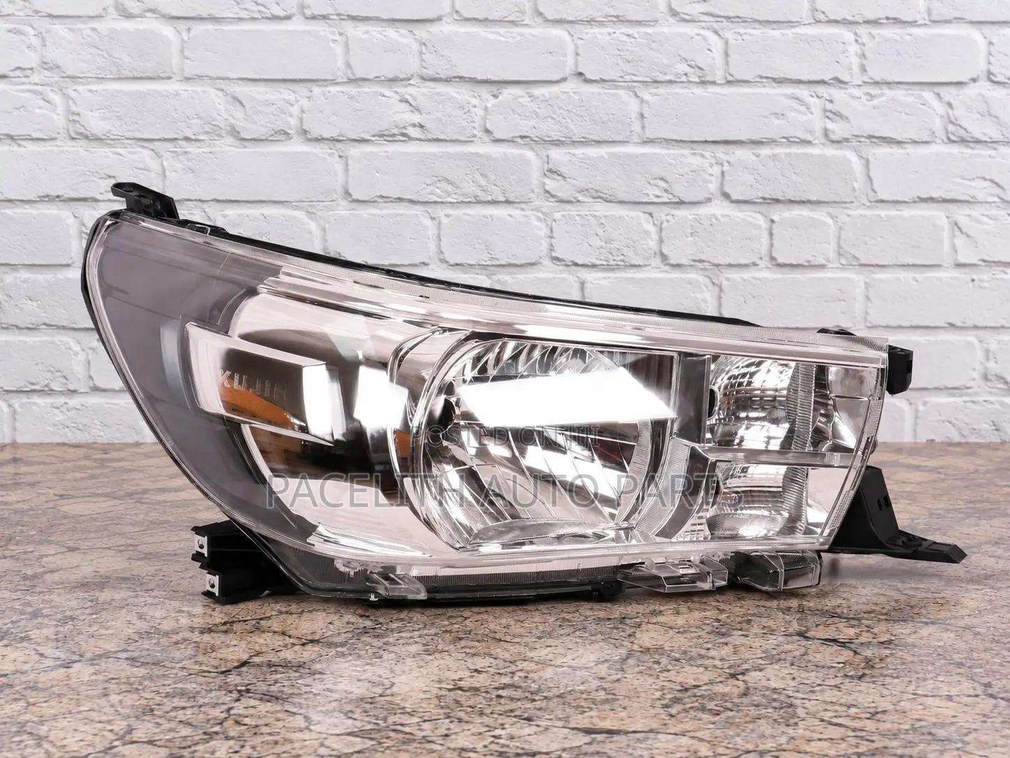 Head Lamp / Light Toyota Hilux Revolution 2015/2016/2017
